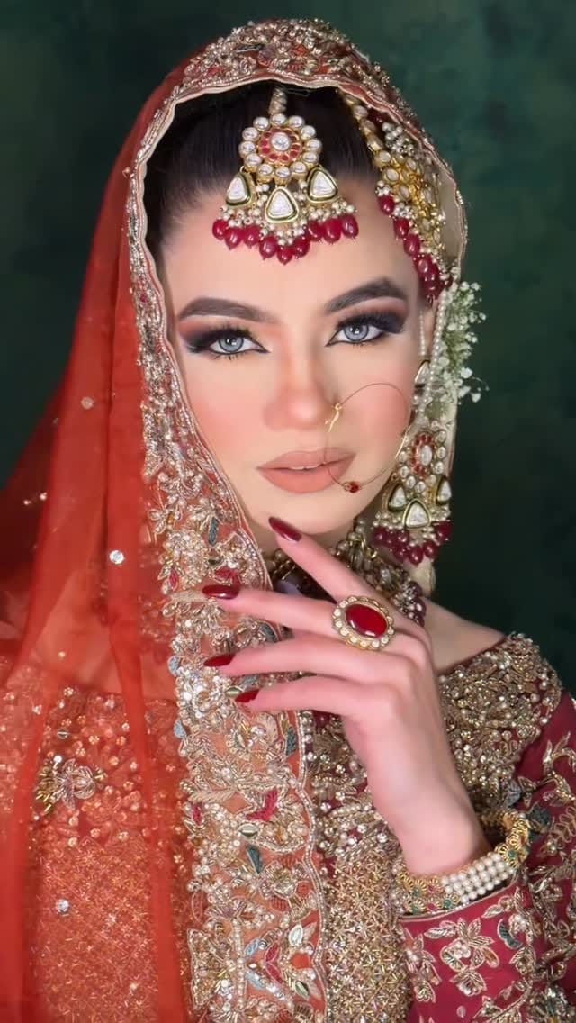 Post 4 by Hina mishal mua on Instagram (video)
