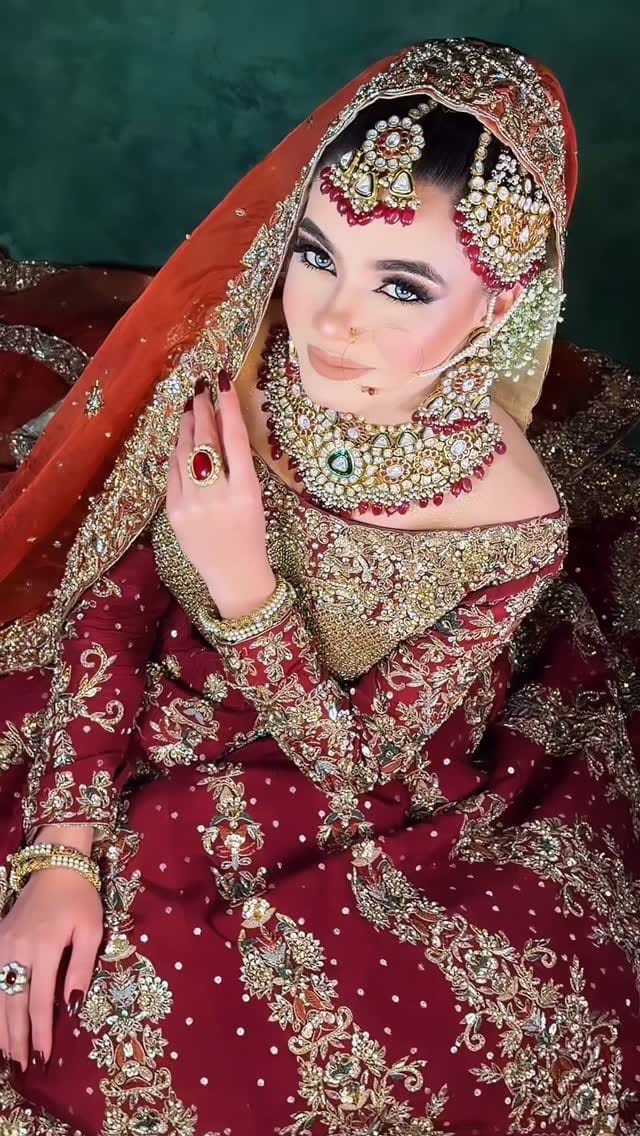 Post 5 by Hina mishal mua on Instagram (video)