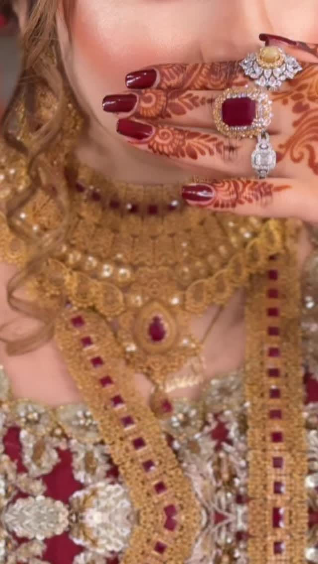 Post 10 by Hina mishal mua on Instagram (video)