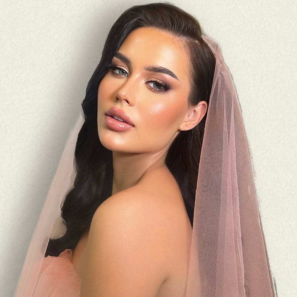 Post 8 by NGH MAKEUP ARTIST on Instagram (image)