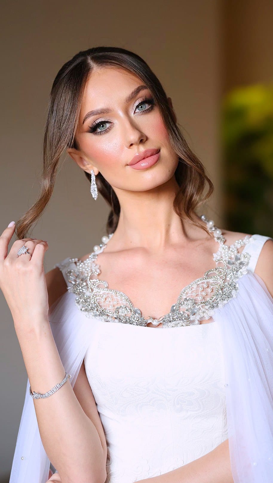 Post 4 by Dubai Makeup Artist & Educator on Instagram (video)