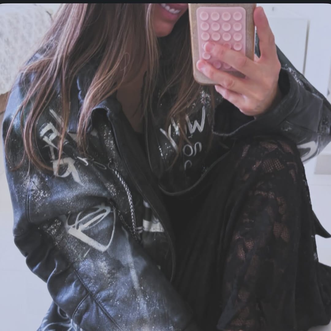 Post 7 by Sɴᴇᴀᴋᴇʀs’Cᴜsᴛᴏᴍ on Instagram (image)