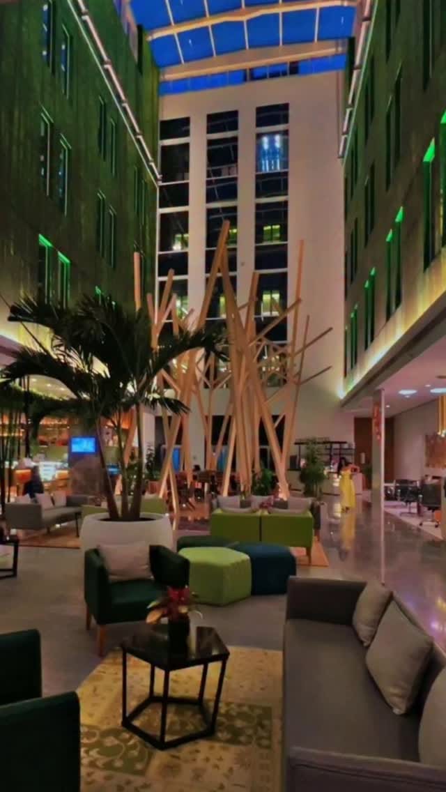 Post 2 by دينا مصطفي ميكب ارتست on Instagram (video)