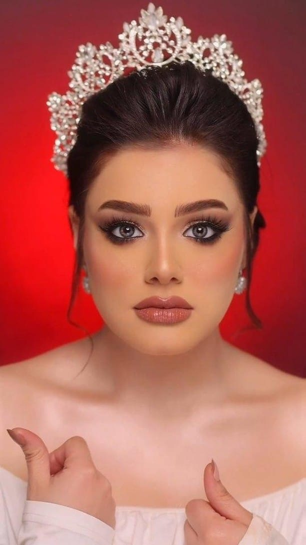 Post 10 by دينا مصطفي ميكب ارتست on Instagram (video)