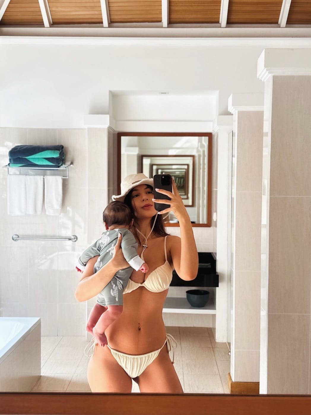 Post 7 by ⠀⠀⠀⠀⠀⠀⠀⠀ GABRIELLE CEREJA on Instagram (carousel)