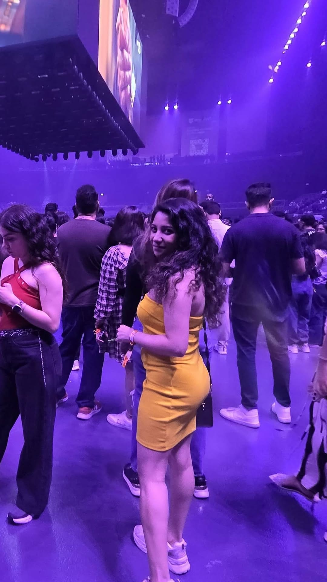 Post 1 by 𝐀𝐍𝐓𝐀𝐑𝐀 | 𝐅𝐀𝐒𝐇𝐈𝐎𝐍 𝐈𝐍𝐅𝐋𝐔𝐄𝐍𝐂𝐄𝐑 on Instagram (video)