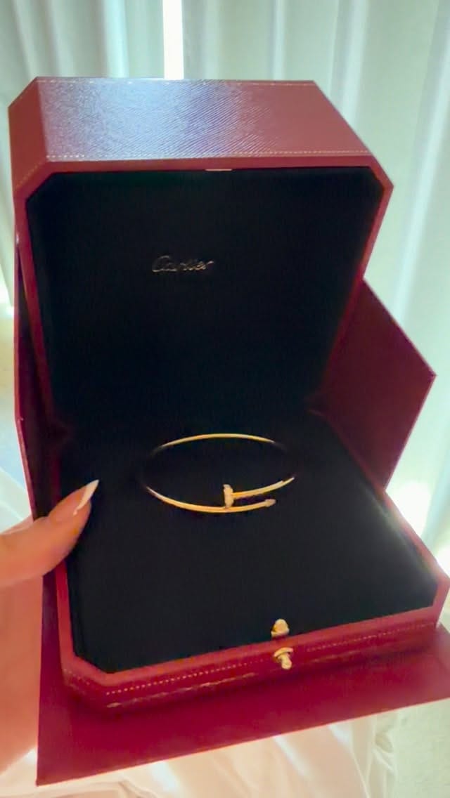 Post 2 by Luana Alleixo on Instagram (video)