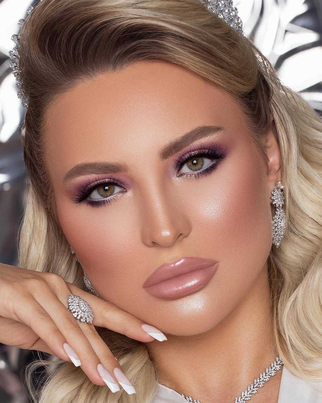 Post 8 by Katrina . Model 💄 on Instagram (carousel)