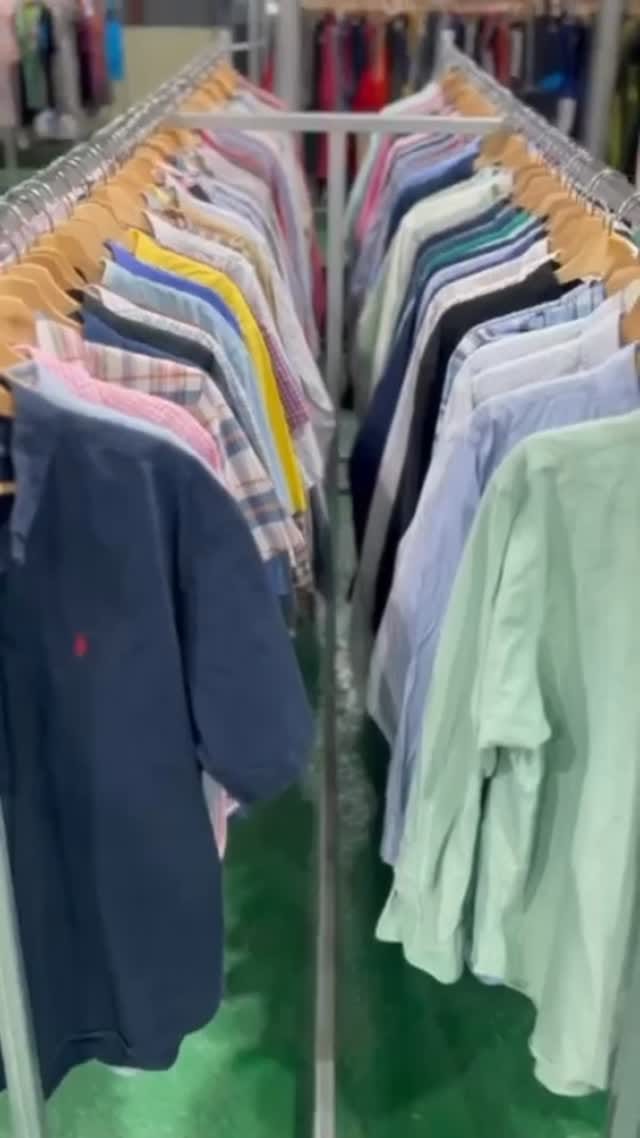Post 6 by 빈티지패션팩토리 / 매주 수백벌 옷이 들어오는 500평 창고형 빈티지샵 on Instagram (video)