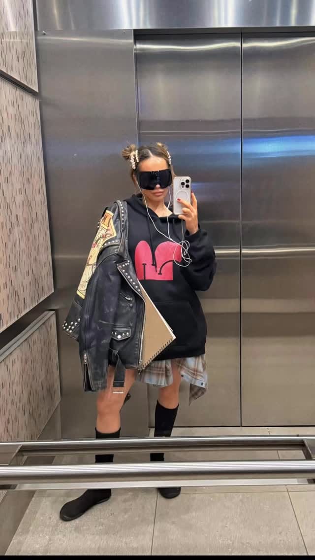 Post 2 by Dasha Vasilieva on Instagram (video)