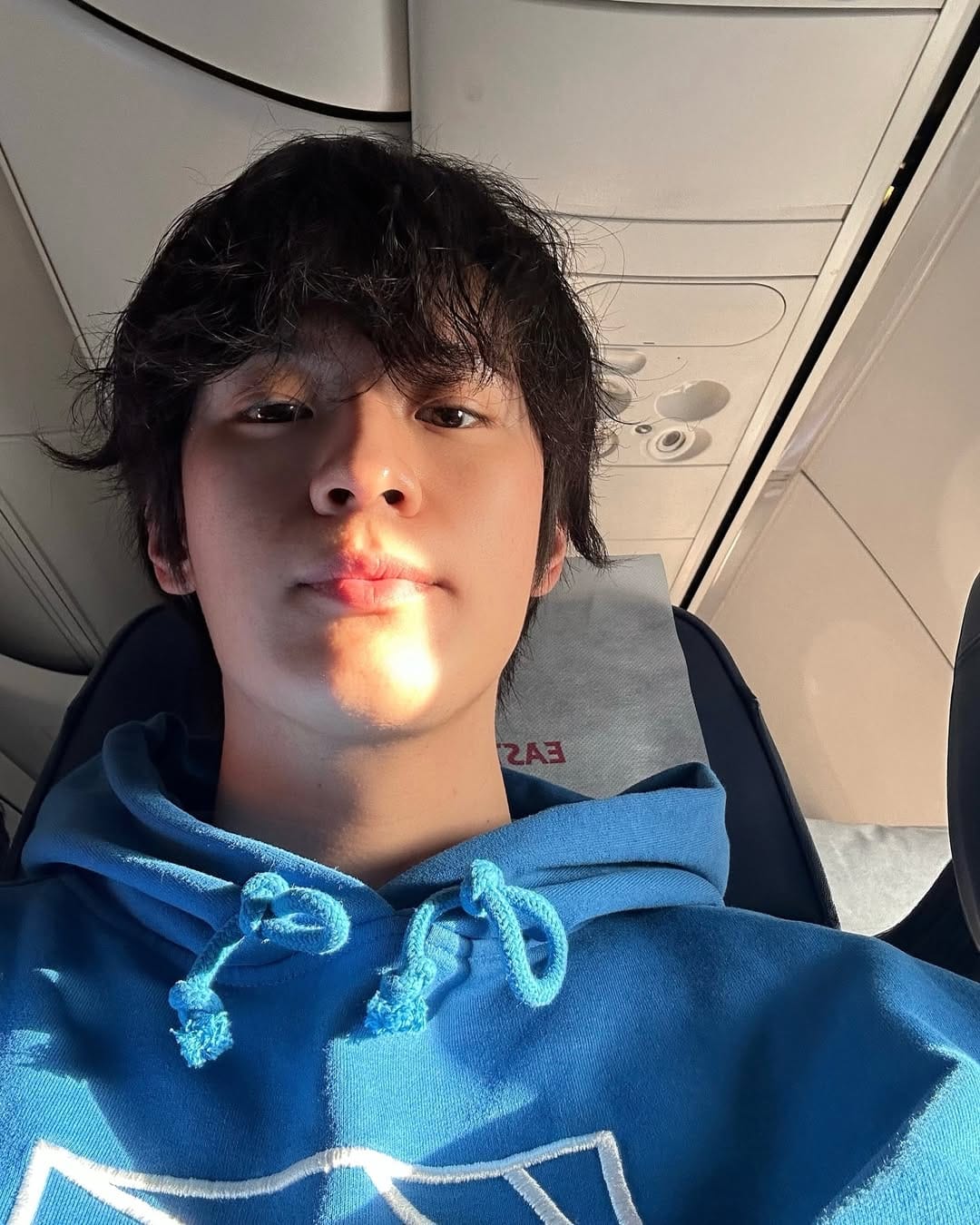 Post 10 by 호마이갓 on Instagram (image)
