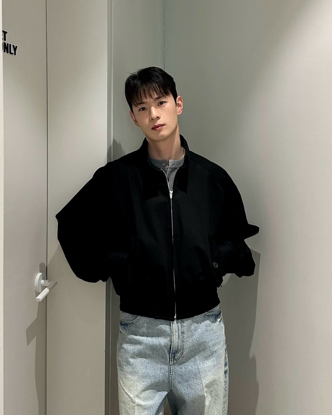 Post 3 by 호마이갓 on Instagram (carousel)