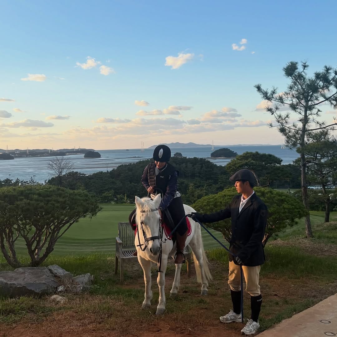 Post 6 by ALICIA · 김수아 on Instagram (carousel)