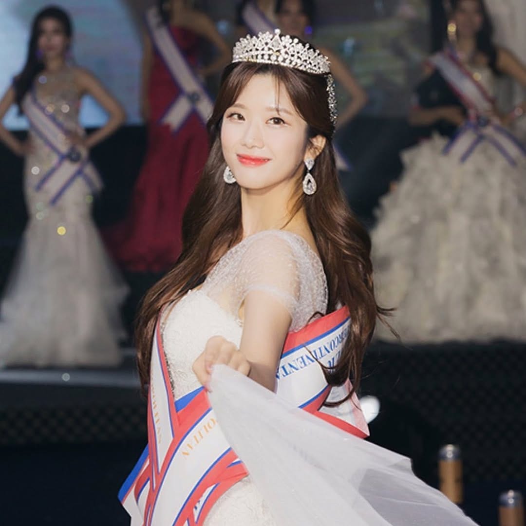 Post 10 by 아나운서 유미라 on Instagram (image)