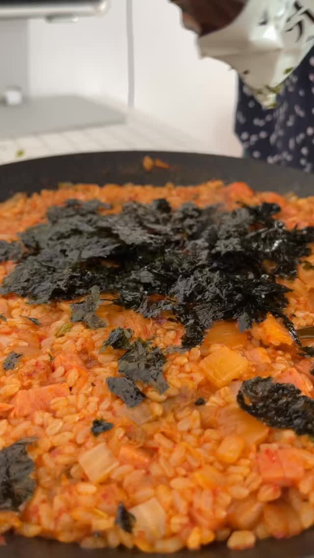Post 7 by 레트로맘 on Instagram (video)