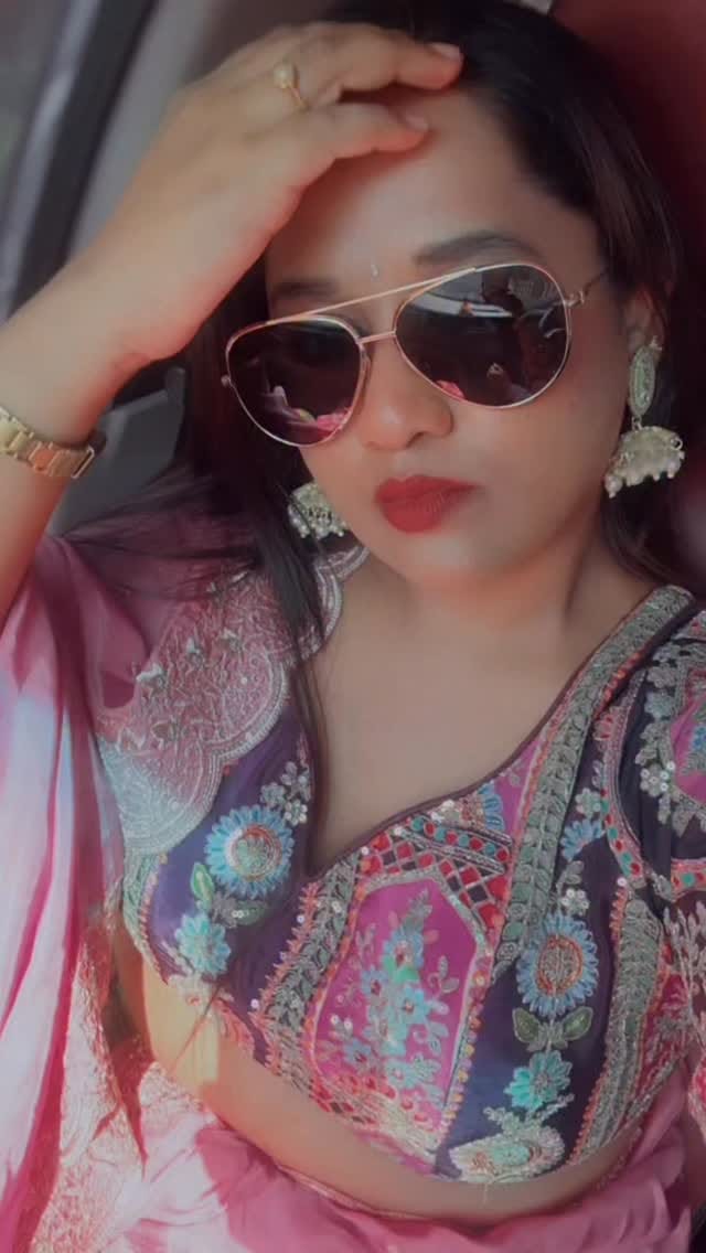 Post 3 by Dr.Spandana-Fashion/Makeup/Lifestyle on Instagram (video)