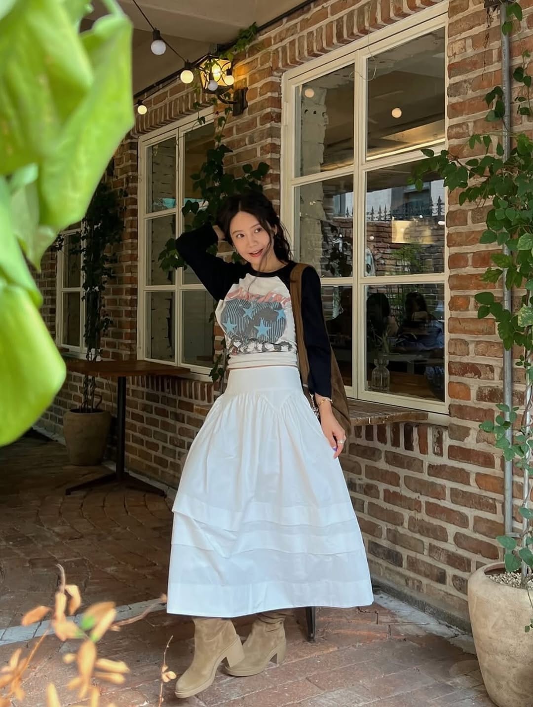 Post 1 by 씨호린 c.holyn  シーホリン on Instagram (carousel)