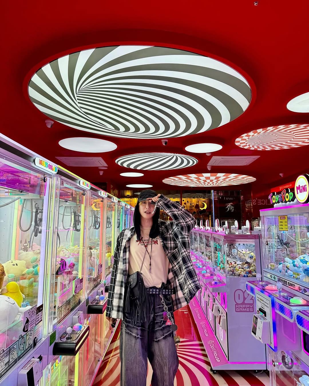 Post 2 by 디자이너 호야👾 on Instagram (carousel)