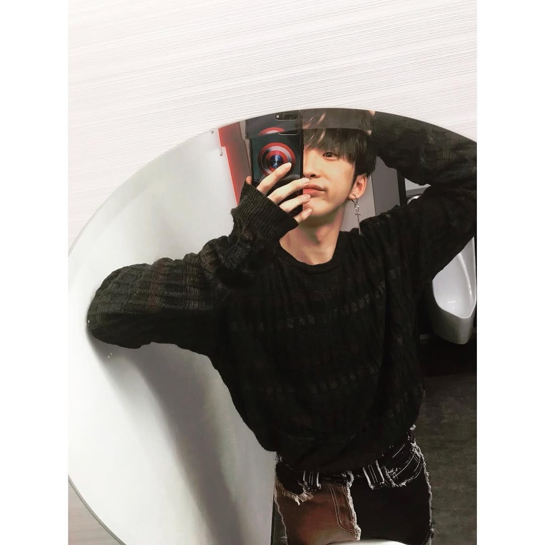 Post 10 by 디자이너 호야👾 on Instagram (carousel)