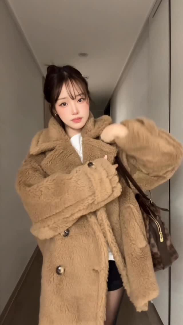 Post 7 by 강어진 AZZI on Instagram (video)