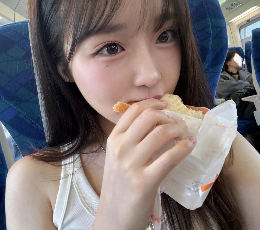 Post 9 by 강어진 AZZI on Instagram (carousel)