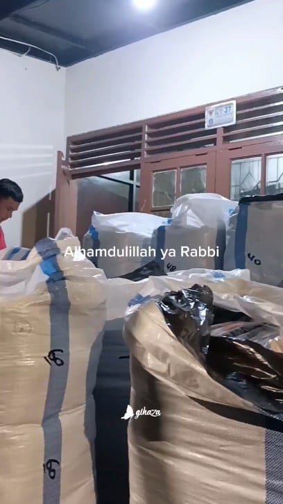 Post 9 by Gihaza basic on Instagram (video)