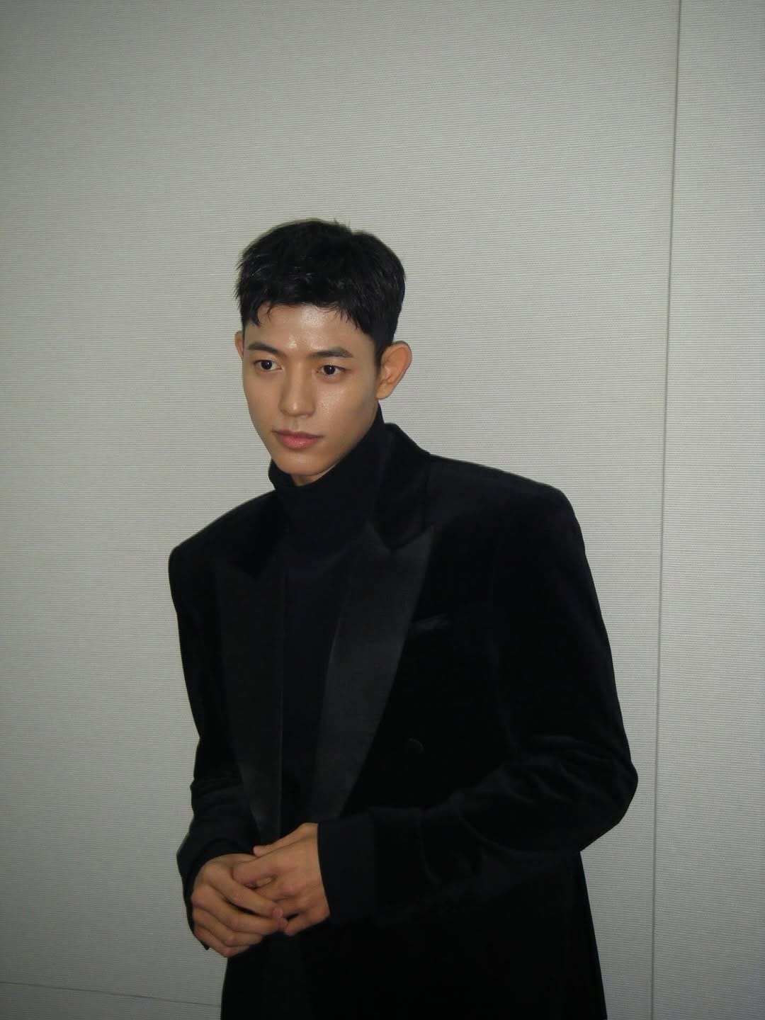 Post 7 by 위위아뜰리에 메이크업 하연 on Instagram (carousel)