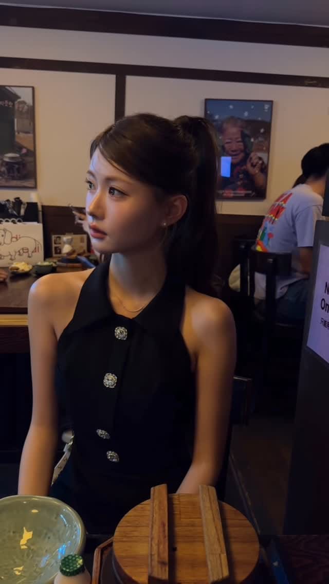 Post 9 by 서아영 (Seo Ah Young) on Instagram (video)