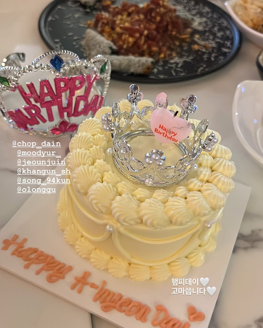 Post 3 by 명지대미용실 태연원장[레이어드컷, 레이어드펌] on Instagram (carousel)