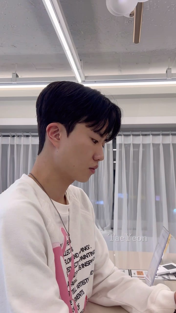 Post 7 by 명지대미용실 태연원장[레이어드컷, 레이어드펌] on Instagram (video)