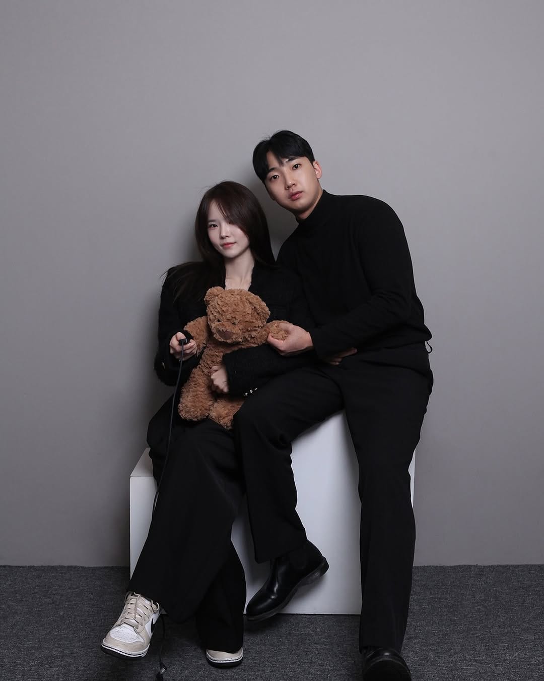 Post 2 by 명지대미용실 태연원장[레이어드컷, 레이어드펌] on Instagram (carousel)