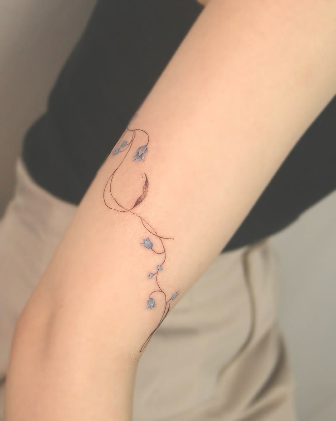 Post 7 by Flowertattoo : Tattooist_YEON 꽃타투 _타투이스트연 on Instagram (carousel)
