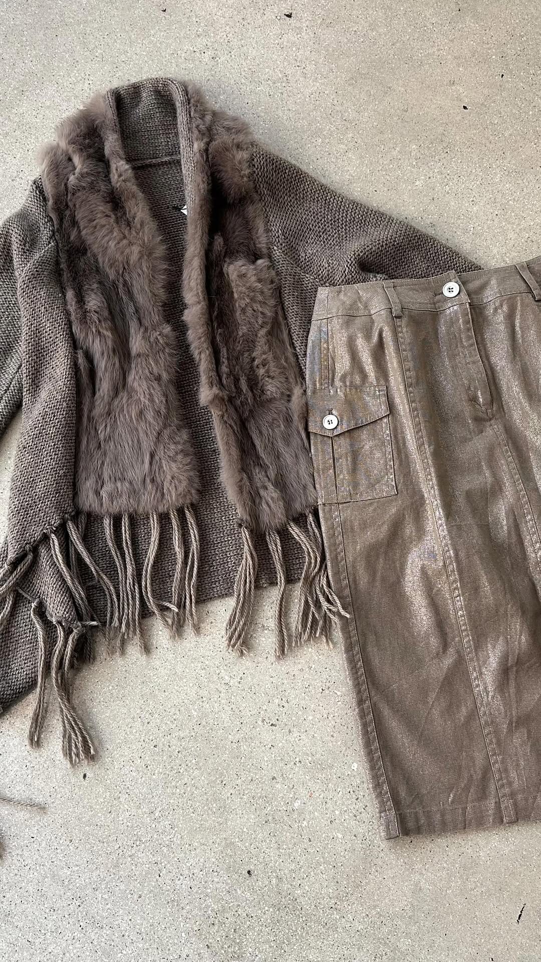 Post 6 by ApT 앱트 on Instagram (video)