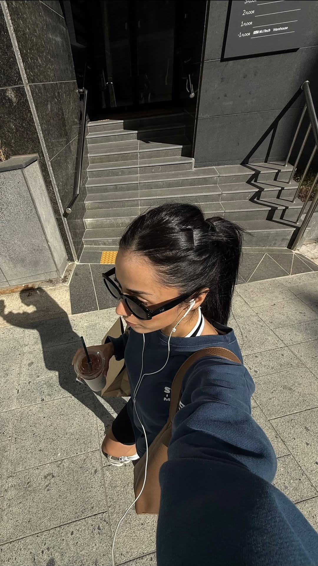 Post 6 by Sherrie 셰리 🌸 | 외국인 모델 on Instagram (video)