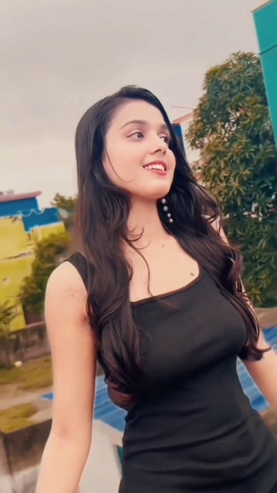 Post 4 by Priya Roy Chowdhary🧿 on Instagram (video)