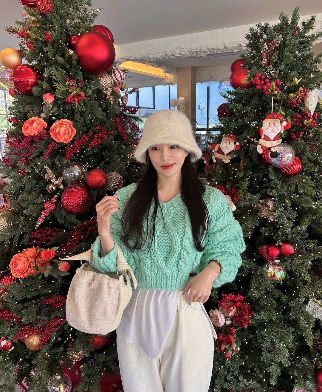 Post 9 by 연지롱🐤 on Instagram (carousel)