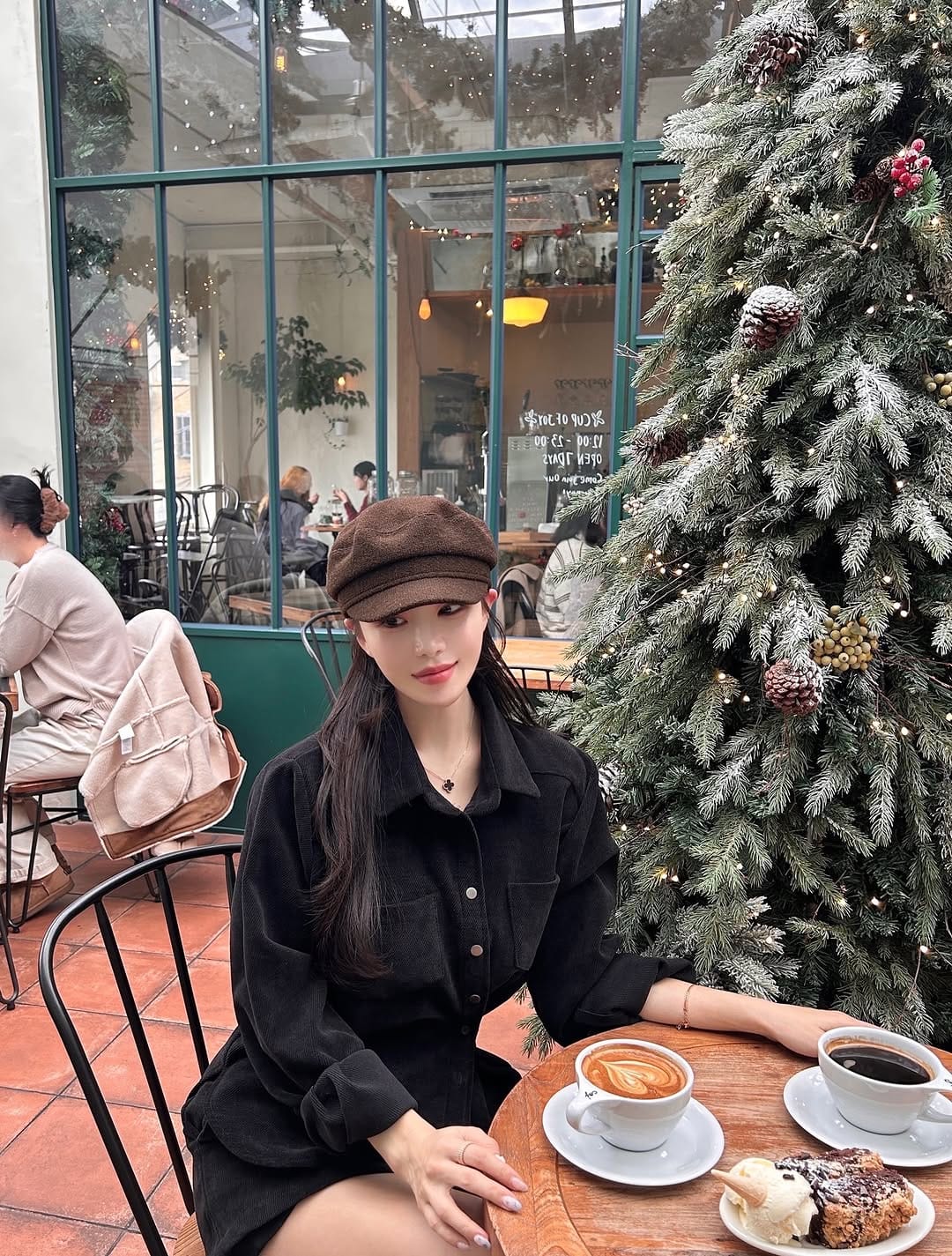 Post 5 by 연지롱🐤 on Instagram (carousel)