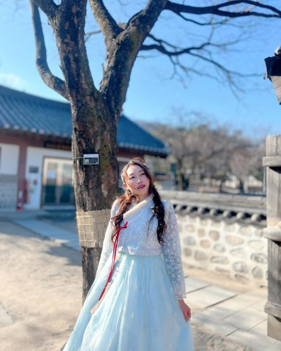 Post 8 by Rumi 인화 🦋 on Instagram (carousel)