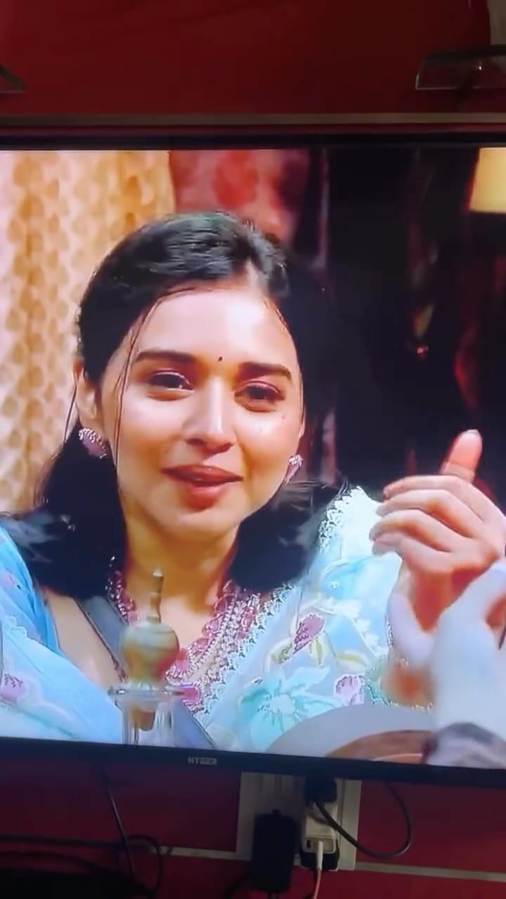 Post 8 by 💥Jhakkas Jiya💥 on Instagram (video)