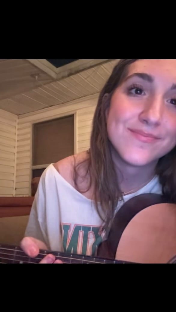 Post 4 by Hayle Alora on Instagram (video)