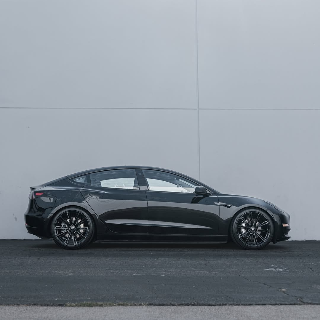 Post 1 by Asanti Wheels on Instagram (image)