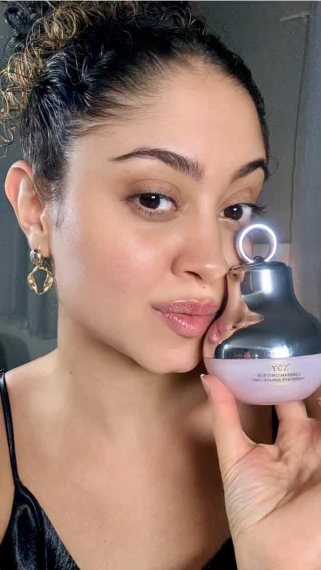 Post 2 by Cyntia Santos on Instagram (video)