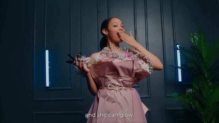 Post 10 by Her Majesty Cosmetics on Instagram (video)