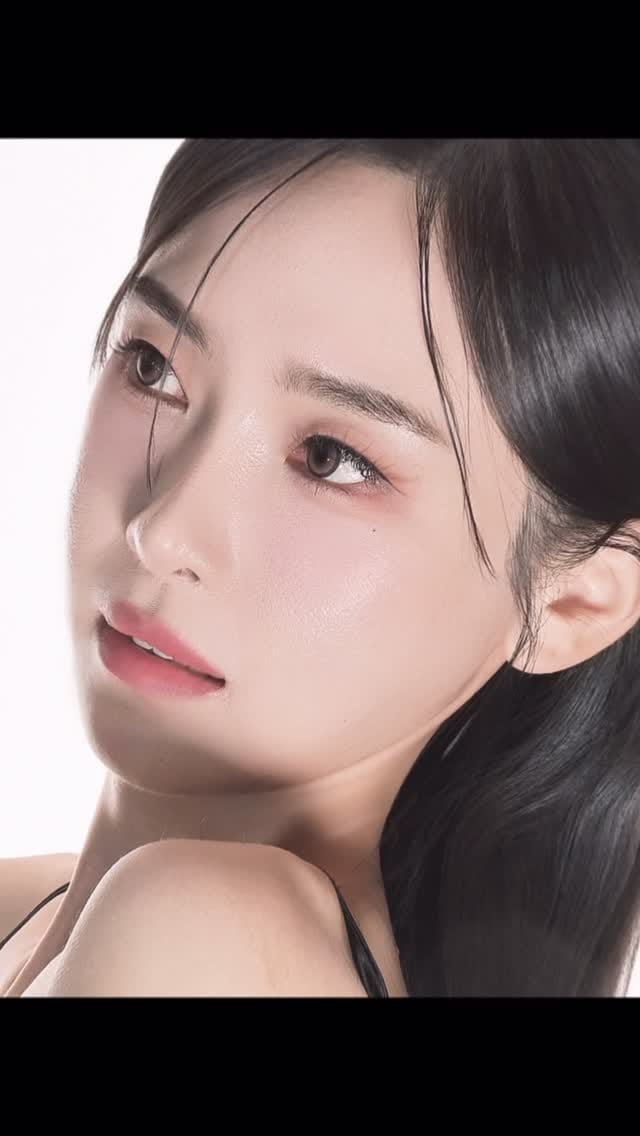 Post 6 by ONE MAKEUP STUDIO ✨ 홍대 7년차 💄 K-Beauty Creative Studio on Instagram (video)