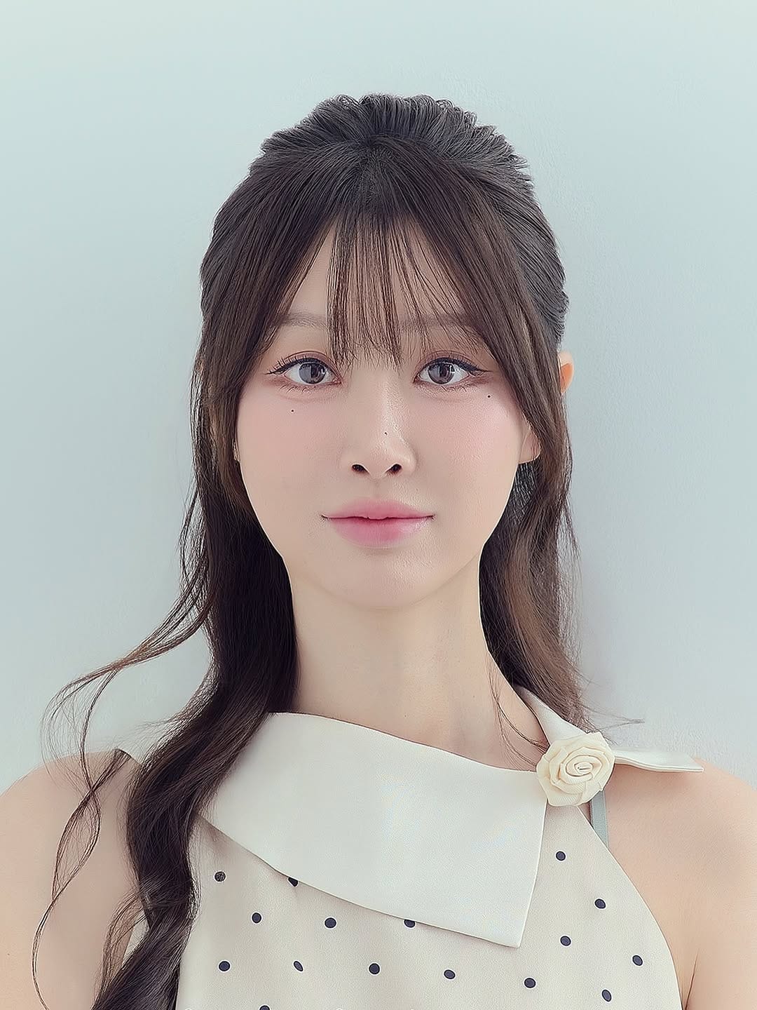Post 5 by ONE MAKEUP STUDIO ✨ 홍대 7년차 💄 K-Beauty Creative Studio on Instagram (carousel)