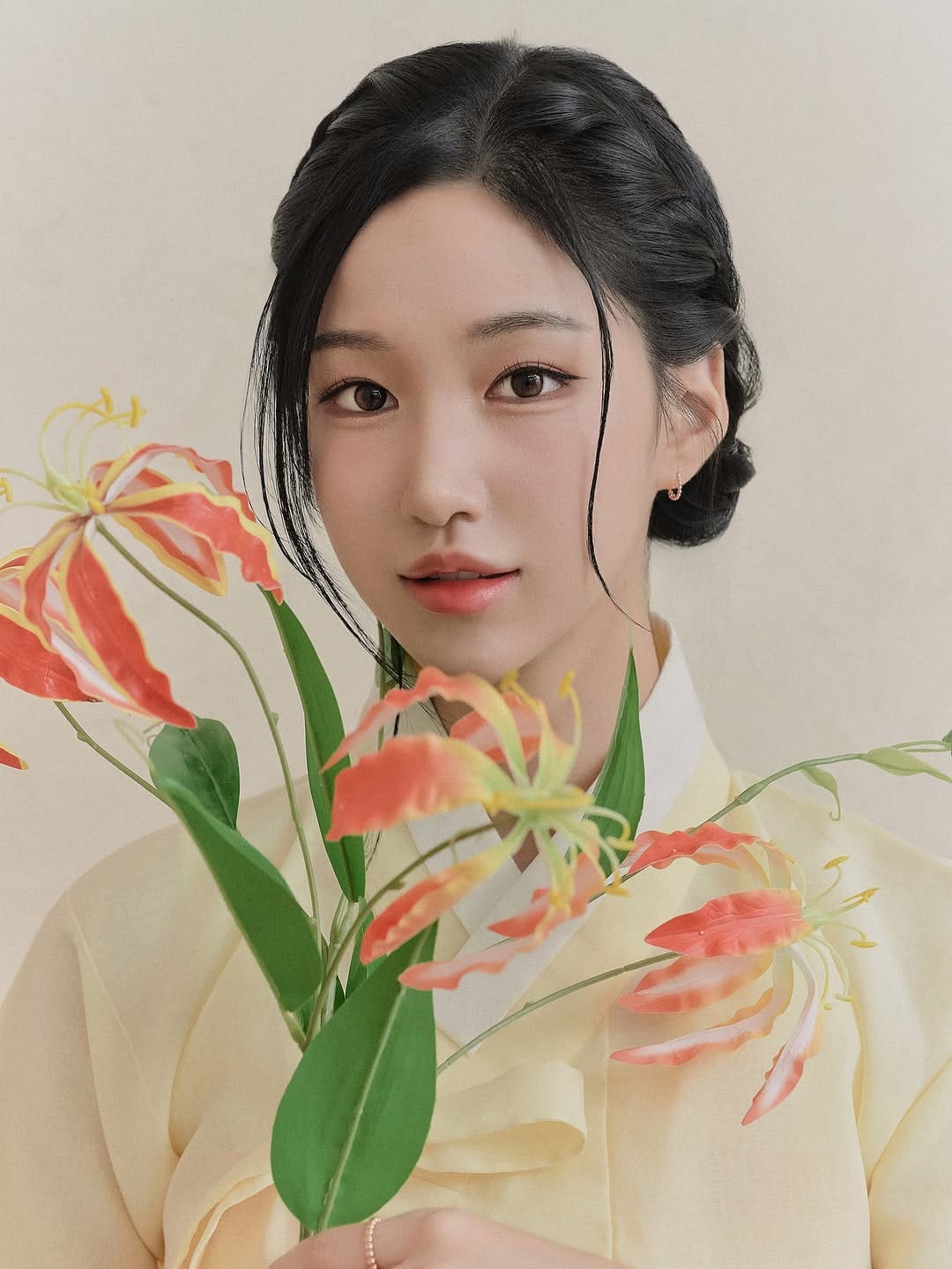 Post 2 by ONE MAKEUP STUDIO ✨ 홍대 7년차 💄 K-Beauty Creative Studio on Instagram (carousel)