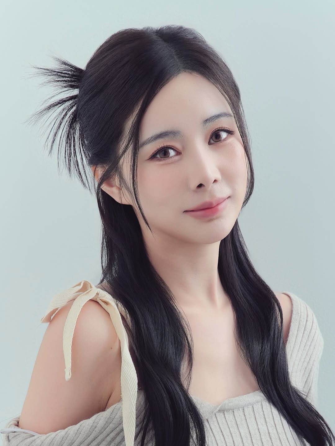 Post 4 by ONE MAKEUP STUDIO ✨ 홍대 7년차 💄 K-Beauty Creative Studio on Instagram (carousel)