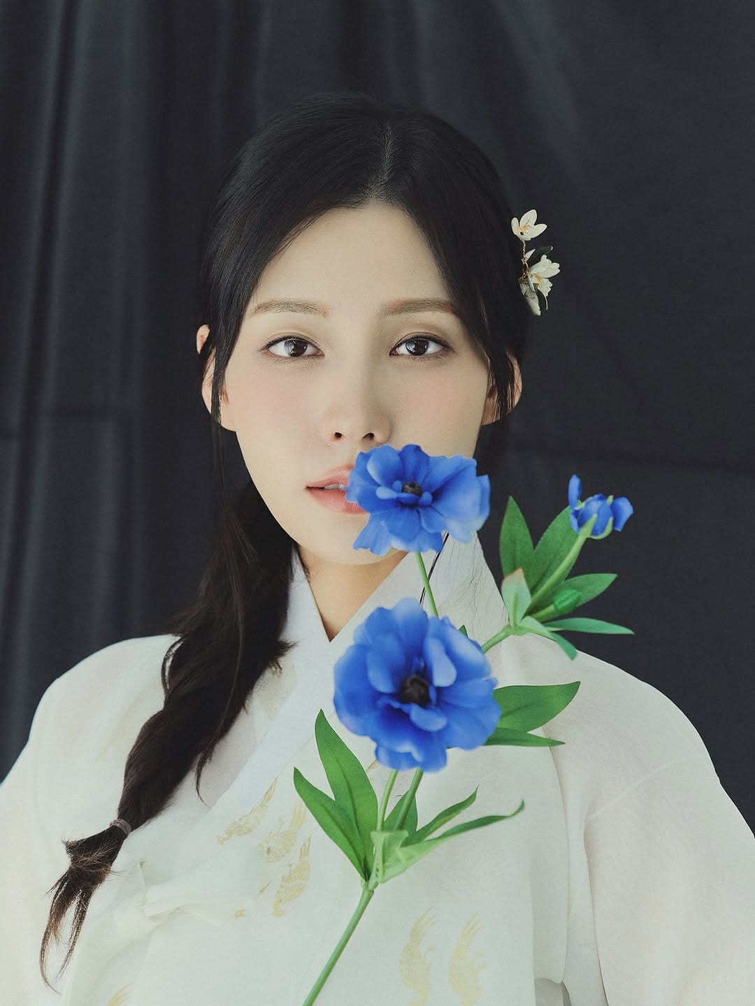 Post 1 by ONE MAKEUP STUDIO ✨ 홍대 7년차 💄 K-Beauty Creative Studio on Instagram (carousel)