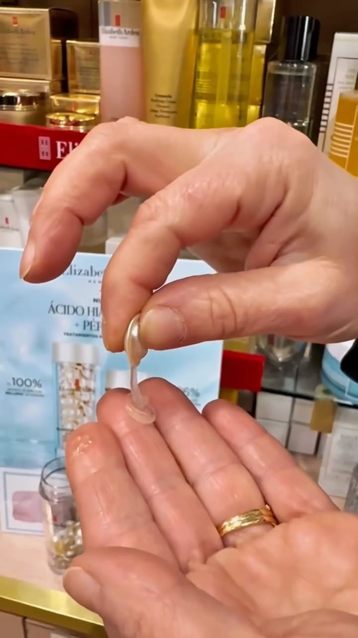 Post 8 by Perfumerías Ana on Instagram (video)