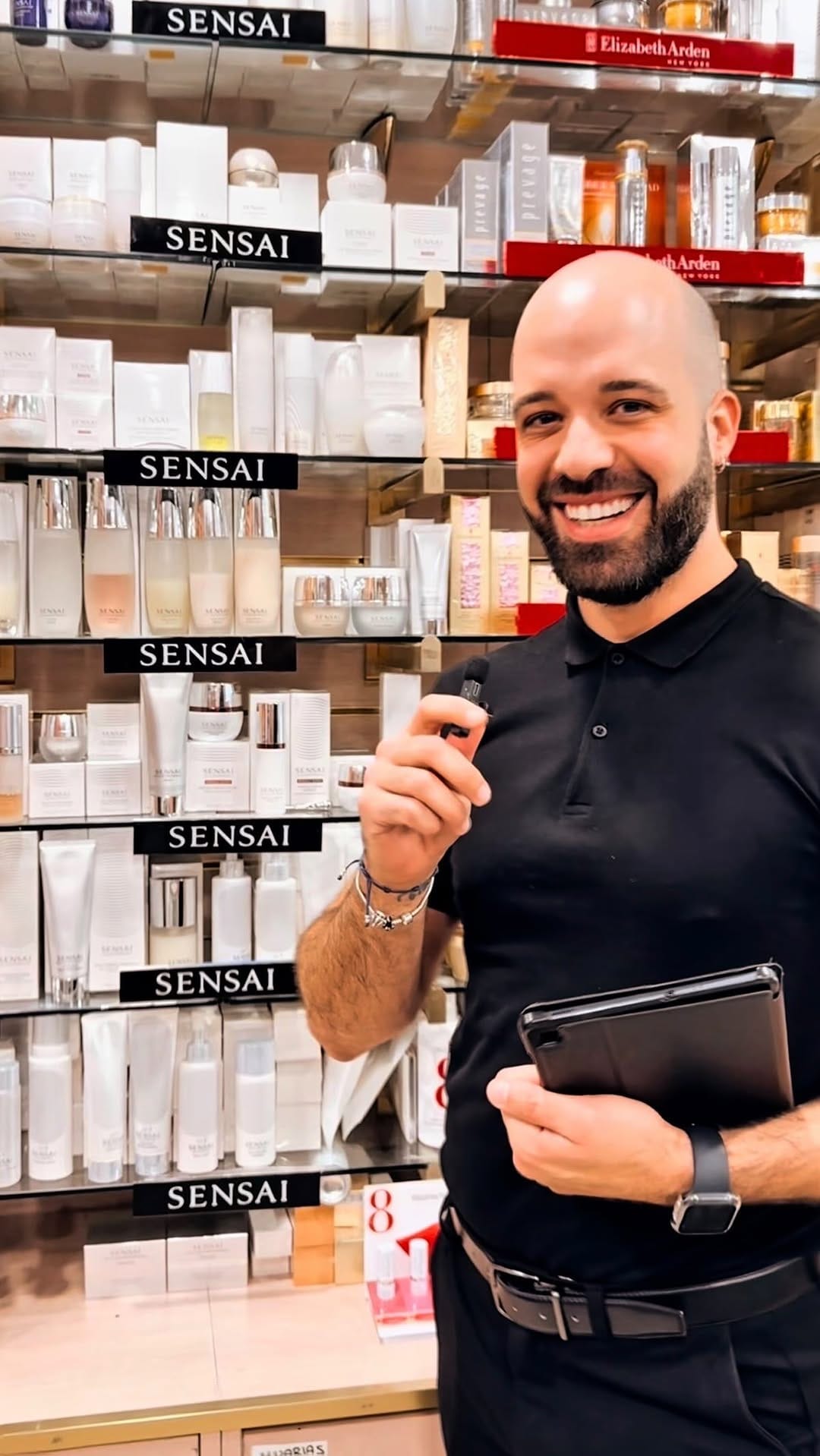 Post 10 by Perfumerías Ana on Instagram (video)